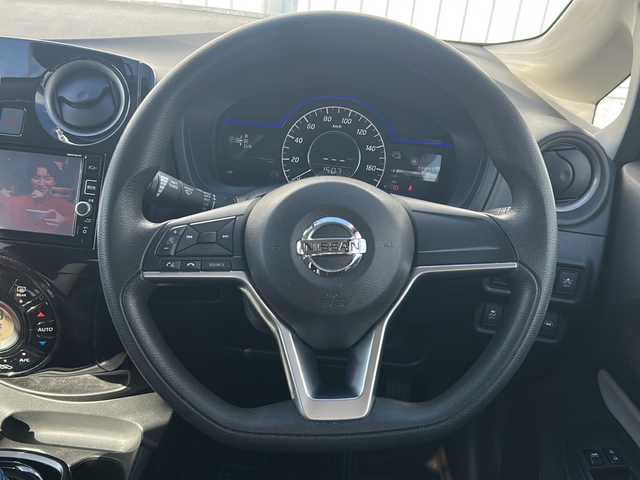 日産 ノート e－パワー X 三重県 2017(平29)年 3.4万km ダークメタルグレー 純正ナビ/フルセグTV/バックカメラ/衝突被害軽減システム/レーンキープアシスト/横滑り防止装置/電動格納ミラー/オートライト/純正フロアマット　