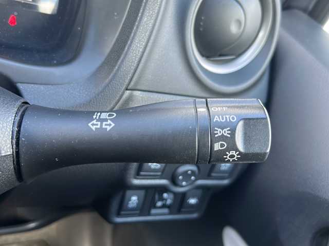 日産 ノート e－パワー X 三重県 2017(平29)年 3.4万km ダークメタルグレー 純正ナビ/フルセグTV/バックカメラ/衝突被害軽減システム/レーンキープアシスト/横滑り防止装置/電動格納ミラー/オートライト/純正フロアマット　