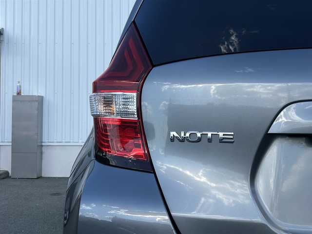 日産 ノート e－パワー X 三重県 2017(平29)年 3.4万km ダークメタルグレー 純正ナビ/フルセグTV/バックカメラ/衝突被害軽減システム/レーンキープアシスト/横滑り防止装置/電動格納ミラー/オートライト/純正フロアマット　