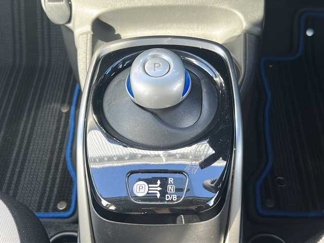 日産 ノート e－パワー X 三重県 2017(平29)年 3.4万km ダークメタルグレー 純正ナビ/フルセグTV/バックカメラ/衝突被害軽減システム/レーンキープアシスト/横滑り防止装置/電動格納ミラー/オートライト/純正フロアマット　