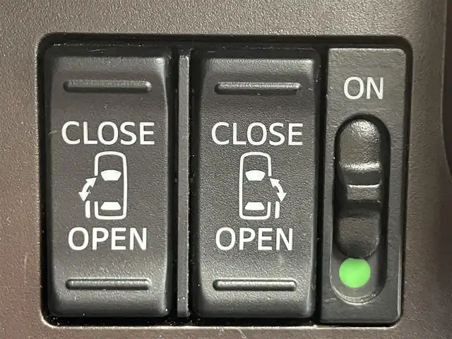 トヨタ ルーミー G S 鹿児島県 2017(平29)年 5.7万km プラムブラウンパールクリスタルシャイン 7インチ社外ナビ/・バックカメラ/Bluetooth/フルセグTV/両側パワースライド/スマートアシスト/・衝突回避支援ブレーキ/・ペダル踏み間違い時加速抑制装置/・車線逸脱警報/・先行車発信お知らせ機能/・クルーズコントロール/横滑り防止装置/コーナーセンサー/純正フロアマット/オートライト/オートエアコン/ドアバイザー/ETC/ハロゲンヘッドライト/フロントフォグランプ