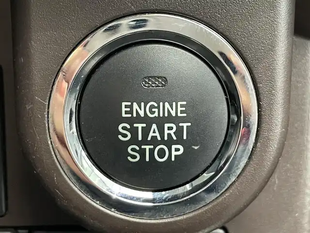 トヨタ ルーミー G S 鹿児島県 2017(平29)年 5.7万km プラムブラウンパールクリスタルシャイン 7インチ社外ナビ/・バックカメラ/Bluetooth/フルセグTV/両側パワースライド/スマートアシスト/・衝突回避支援ブレーキ/・ペダル踏み間違い時加速抑制装置/・車線逸脱警報/・先行車発信お知らせ機能/・クルーズコントロール/横滑り防止装置/コーナーセンサー/純正フロアマット/オートライト/オートエアコン/ドアバイザー/ETC/ハロゲンヘッドライト/フロントフォグランプ