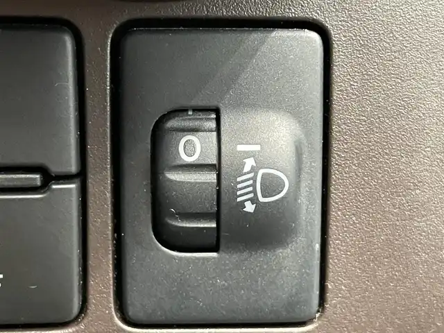 トヨタ ルーミー G S 鹿児島県 2017(平29)年 5.7万km プラムブラウンパールクリスタルシャイン 7インチ社外ナビ/・バックカメラ/Bluetooth/フルセグTV/両側パワースライド/スマートアシスト/・衝突回避支援ブレーキ/・ペダル踏み間違い時加速抑制装置/・車線逸脱警報/・先行車発信お知らせ機能/・クルーズコントロール/横滑り防止装置/コーナーセンサー/純正フロアマット/オートライト/オートエアコン/ドアバイザー/ETC/ハロゲンヘッドライト/フロントフォグランプ