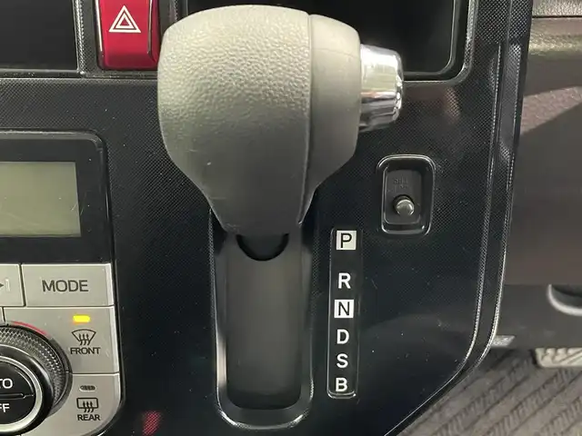 トヨタ ルーミー G S 鹿児島県 2017(平29)年 5.7万km プラムブラウンパールクリスタルシャイン 7インチ社外ナビ/・バックカメラ/Bluetooth/フルセグTV/両側パワースライド/スマートアシスト/・衝突回避支援ブレーキ/・ペダル踏み間違い時加速抑制装置/・車線逸脱警報/・先行車発信お知らせ機能/・クルーズコントロール/横滑り防止装置/コーナーセンサー/純正フロアマット/オートライト/オートエアコン/ドアバイザー/ETC/ハロゲンヘッドライト/フロントフォグランプ