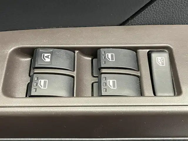 トヨタ ルーミー G S 鹿児島県 2017(平29)年 5.7万km プラムブラウンパールクリスタルシャイン 7インチ社外ナビ/・バックカメラ/Bluetooth/フルセグTV/両側パワースライド/スマートアシスト/・衝突回避支援ブレーキ/・ペダル踏み間違い時加速抑制装置/・車線逸脱警報/・先行車発信お知らせ機能/・クルーズコントロール/横滑り防止装置/コーナーセンサー/純正フロアマット/オートライト/オートエアコン/ドアバイザー/ETC/ハロゲンヘッドライト/フロントフォグランプ