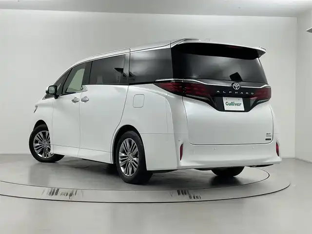 トヨタ アルファードハイブリット Z 埼玉県 2024(令6)年 0.5万km プラチナホワイトパールマイカ ユニバーサルステップ/トヨタチームメイト/純正12.1型フリップダウンモニターV12T-R72C/純正ナビゲーション/（フルセグTV/Bluetooth/AM/FM/ミラキャスト）/全方位カメラ/デジタルインナーミラー/パドルシフト/前後ドライブレコーダーTZ-DR210/両側パワースライドドア /レザーシート/前席・２列目シートヒーター 、エアシート/パドルシフト/ビルトインETC2.0/AC100V/パワーバックドア /レーダークルーズコントロール/スマートキー/プッシュスタート/３眼LEDヘッドライト/純正１８インチアルミホイール