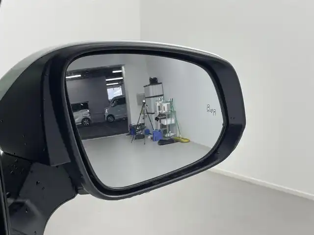 トヨタ アルファードハイブリット Z 埼玉県 2024(令6)年 0.5万km プラチナホワイトパールマイカ ユニバーサルステップ/トヨタチームメイト/純正12.1型フリップダウンモニターV12T-R72C/純正ナビゲーション/（フルセグTV/Bluetooth/AM/FM/ミラキャスト）/全方位カメラ/デジタルインナーミラー/パドルシフト/前後ドライブレコーダーTZ-DR210/両側パワースライドドア /レザーシート/前席・２列目シートヒーター 、エアシート/パドルシフト/ビルトインETC2.0/AC100V/パワーバックドア /レーダークルーズコントロール/スマートキー/プッシュスタート/３眼LEDヘッドライト/純正１８インチアルミホイール