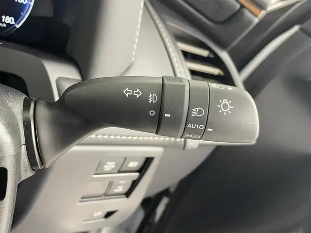トヨタ アルファードハイブリット Z 埼玉県 2024(令6)年 0.5万km プラチナホワイトパールマイカ ユニバーサルステップ/トヨタチームメイト/純正12.1型フリップダウンモニターV12T-R72C/純正ナビゲーション/（フルセグTV/Bluetooth/AM/FM/ミラキャスト）/全方位カメラ/デジタルインナーミラー/パドルシフト/前後ドライブレコーダーTZ-DR210/両側パワースライドドア /レザーシート/前席・２列目シートヒーター 、エアシート/パドルシフト/ビルトインETC2.0/AC100V/パワーバックドア /レーダークルーズコントロール/スマートキー/プッシュスタート/３眼LEDヘッドライト/純正１８インチアルミホイール