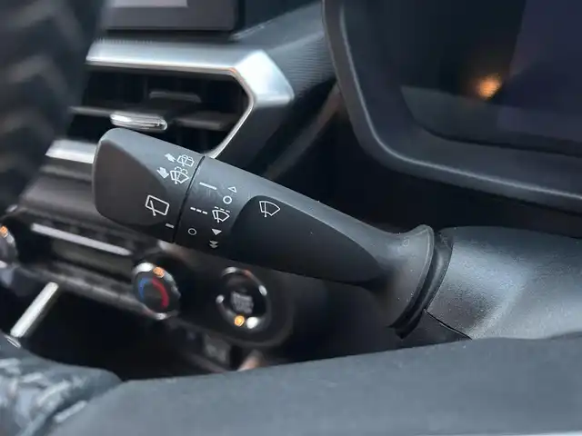 トヨタ ライズ Z 熊本県 2020(令2)年 9.8万km シャイニングホワイトパール 純正ディスプレイオーディオ/・AM/FM/Bluetooth/フルセグTV/AppleCarPlay/全周囲カメラ/スマートアシスト/・クリアランスソナー/・衝突被害軽減ブレーキ/・車線逸脱警報/・先行車発進お知らせ機能/・オートハイビーム/革巻きステアリング/ステアリングスイッチ/D/Nシートヒーター/電動格納ミラー/ウィンカーミラー/クルーズコントロール/ビルトインETC/LEDヘッドライト/フォグランプ/アイドリングストップ/ドアバイザー/スマートキー/プッシュスタート/純正フロアマット/純正アルミホイール