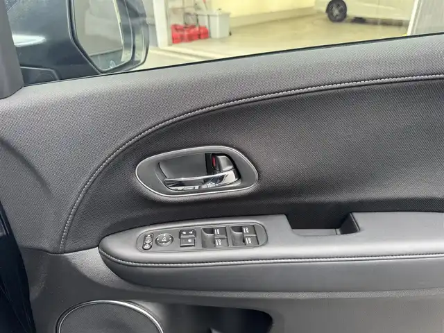 ホンダ ヴェゼル ハイブリッド Z ホンダセンシング 滋賀県 2018(平30)年 5.6万km ミッドナイトブルービームM 禁煙車/純正ナビ/(CD/DVD/フルセグ/Bluetooth)/バックカメラ/ハーフレザーシート/シートヒーター(D/N)/ドラレコ/レーダークルコン/ステアリングスイッチ/LEDヘッドライト/オートライト/レーンキープアシスト/プッシュスタート/スマートキー/スペアキー