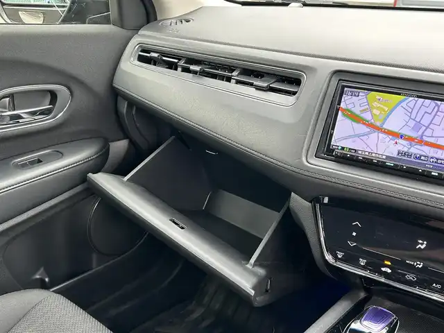 ホンダ ヴェゼル ハイブリッド X 埼玉県 2014(平26)年 3.7万km クリスタルブラックパール ワンオーナー/社外ナビ/(フルセグ/CD/DVD/USB/AM/FM/HDMI/MHL）/バックカメラ/プッシュスタート/スマートキー/電子パーキングブレーキ/BRAKEHOLD/純正フロアマット/クルーズコントロール/パドルシフト/純正ビルドインETC/トノカバー/純正ドアバイザー/AAC/パワーステアリング/パワーウィンドウ/車両/ナビ取扱説明書/保証書