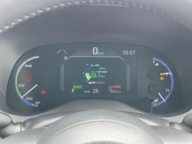 トヨタ ヤリスクロス ハイブリッド Z 道央・札幌 2021(令3)年 4.2万km シルバーメタリック ４WD/ワンオーナー/寒冷地仕様/純正ディーラーOPナビ/AM/FM/BT/フルセグ/トヨタセーフティセンス/プリクラッシュセーフティ/横滑り防止装置/レーダークルーズコントロール/ダウンヒルアシストコントロール/レーンキープアシスト/クリアランスソナー/パーキングアシスト/パノラミックビューモニター/ビルトインETC/EVMODE/DRIVEMODE/D席パワーシート/前席シートヒーター/ハーフレザーシート/革巻きステアリング/ステアリングリモコン/AC100V/電動パーキング/ブレーキホールド/レーダー探知機/プッシュスタート/スマートキー/LEDヘッドライト/オートライト/オートハイビーム/フォグランプ/電動格納ミラー/ヒーテッドドアミラー/ウィンカーミラー/純正フロアマット/ドアバイザー/社外AW付冬タイヤ積込/205/65/R16/2019年/山4mm