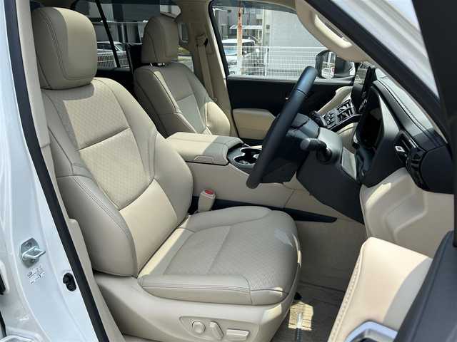 トヨタ ランドクルーザー ZX 兵庫県 2023(令5)年 0.4万km プレシャスホワイトパール 純正JBLサウンド12.3型ディスプレイオーディオナビ/CD/DVD/BT/フルセグTV/パノラミックビューモニター/リアエンターテインメントシステム/フロントドライブレコーダー/サンルーフ/ETC/クルーズコントロール（追従機能あり）/ワンオーナー/20インチアルミホイール/本革シート/電動リアゲート/快適温熱シート（前後）/セカンドシートベンチレーション/指紋認証スタートスイッチ/パーキングサポートブレーキ/取説・保証/スペアキーあり/プリクラッシュセーフティ/レーンアシスト/オートマチックハイビーム/ペダル踏み間違い時加速抑制装置/ドライバー異常時対応システム/発進遅れ告知機能/ロードサインアシスト