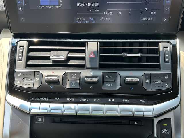 トヨタ ランドクルーザー ZX 兵庫県 2023(令5)年 0.4万km プレシャスホワイトパール 純正JBLサウンド12.3型ディスプレイオーディオナビ/CD/DVD/BT/フルセグTV/パノラミックビューモニター/リアエンターテインメントシステム/フロントドライブレコーダー/サンルーフ/ETC/クルーズコントロール（追従機能あり）/ワンオーナー/20インチアルミホイール/本革シート/電動リアゲート/快適温熱シート（前後）/セカンドシートベンチレーション/指紋認証スタートスイッチ/パーキングサポートブレーキ/取説・保証/スペアキーあり/プリクラッシュセーフティ/レーンアシスト/オートマチックハイビーム/ペダル踏み間違い時加速抑制装置/ドライバー異常時対応システム/発進遅れ告知機能/ロードサインアシスト