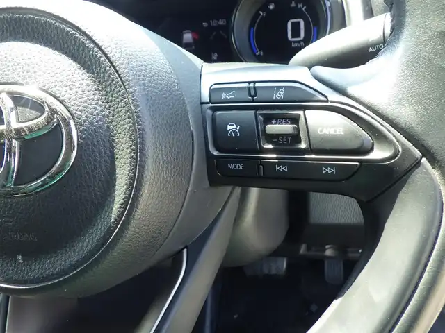 トヨタ ヤリス ハイブリッド Z 千葉県 2020(令2)年 6.9万km センシュアルレッドマイカ Toyota Safety Sense/・プリクラッシュセーフティ/・レーンディパーチャーアラート/・オートハイビーム/・レーダークルーズコントロール/ディスプレイオーディオ/【Bluetooth接続】/バックカメラ/前席シートヒーター/革巻きステアリング/ETC/LEDヘッドライト/ウインカーミラー/クリアランスソナー/モデリスタ15インチアルミホイル/サイド/カーテンエアバッグ/スマートキー