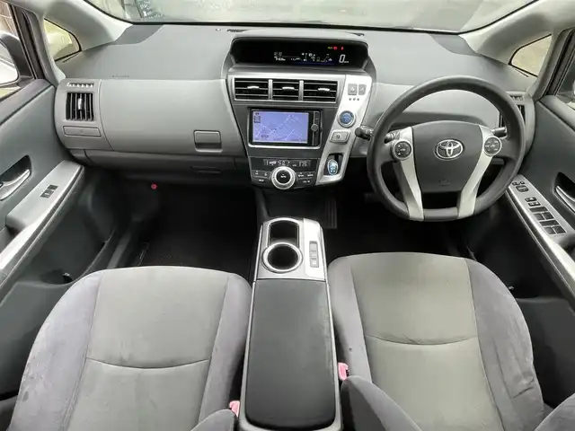 トヨタ プリウス α S 滋賀県 2013(平25)年 9.1万km ホワイトパールクリスタルシャイン (株)IDOMが運営する【じしゃロン草津店】の自社ローン専用車両になりますこちらは現金またはオートローンご利用時の価格です。自社ローンご希望の方は別途その旨お申付け下さい