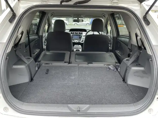 トヨタ プリウス α S 滋賀県 2013(平25)年 9.1万km ホワイトパールクリスタルシャイン (株)IDOMが運営する【じしゃロン草津店】の自社ローン専用車両になりますこちらは現金またはオートローンご利用時の価格です。自社ローンご希望の方は別途その旨お申付け下さい