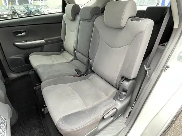 トヨタ プリウス α S 滋賀県 2013(平25)年 9.1万km ホワイトパールクリスタルシャイン (株)IDOMが運営する【じしゃロン草津店】の自社ローン専用車両になりますこちらは現金またはオートローンご利用時の価格です。自社ローンご希望の方は別途その旨お申付け下さい