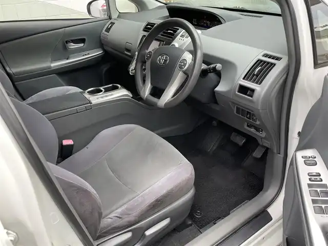 トヨタ プリウス α S 滋賀県 2013(平25)年 9.1万km ホワイトパールクリスタルシャイン (株)IDOMが運営する【じしゃロン草津店】の自社ローン専用車両になりますこちらは現金またはオートローンご利用時の価格です。自社ローンご希望の方は別途その旨お申付け下さい