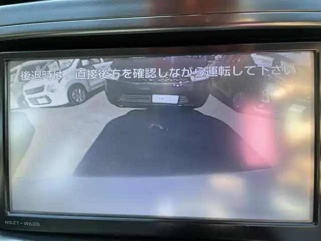 トヨタ プリウス α S 滋賀県 2013(平25)年 9.1万km ホワイトパールクリスタルシャイン (株)IDOMが運営する【じしゃロン草津店】の自社ローン専用車両になりますこちらは現金またはオートローンご利用時の価格です。自社ローンご希望の方は別途その旨お申付け下さい