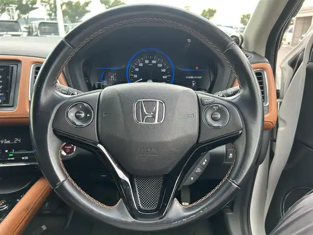 ホンダ ヴェゼル ハイブリッド Z 和歌山県 2016(平28)年 8.6万km ホワイトオーキッドパール 社外7インチナビ（MDV-Z701）/バックカメラ/フルセグTV/BT/HDMI/KENWOODツイーター/衝突軽減ブレーキ/クルーズコントロール/オートライト/横滑り防止/ドラレコ/ETC/シートヒーター/ハーフレザーシート/ルーフレール/LEDヘッドライト/フォグランプ/パドルシフト