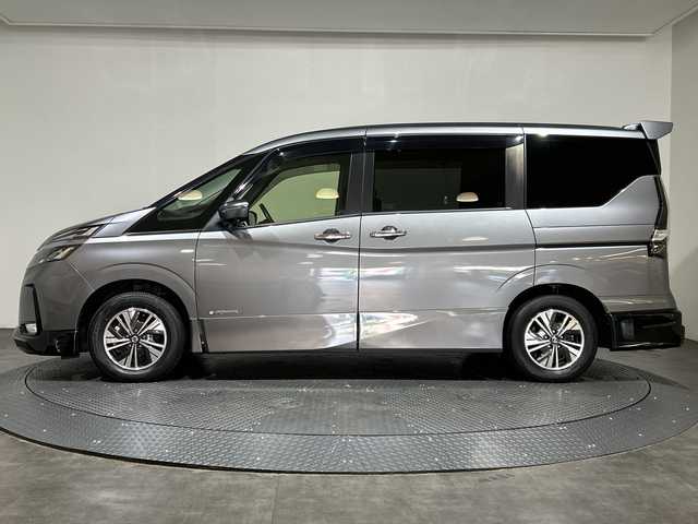 日産 セレナ e－パワー ハイウェイスター V 愛媛県 2021(令3)年 4.4万km ダークメタルグレー １０型ナビ/フルセグ／Ｂｌｕｅｔｏｏｔｈ/全方位カメラ/１１型後席モニター/プロパイロット/衝突軽減ブレーキ/レーンキープアシスト/レーダークルーズコントロール/ＥＴＣ/前方ドライブレコーダー/両側パワースライドドア/オートマチックハイビーム/IMPULエアロ/デジタルインナーミラー/ブラインドスポットモニター