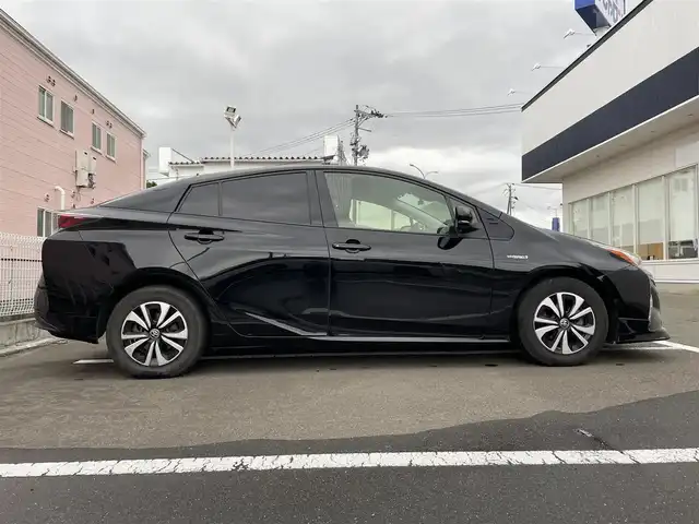 トヨタ プリウス S ツーリングセレクション 宮城県 2016(平28)年 13.1万km アティチュードブラックマイカ (株)IDOMが運営する【じしゃロン仙台店】の自社ローン専用車両になりますこちらは現金またはオートローンご利用時の価格です。自社ローンご希望の方は別途その旨お申付け下さい/社外SDナビ/衝突軽減システム/クルーズコントロール/シートヒーター/バックカメラ/ETC