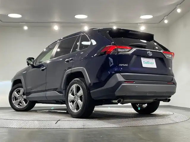 トヨタ ＲＡＶ４ ハイブリッドG 愛知県 2019(令1)年 6.1万km ダークブルーマイカ 純正9インチナビ/衝突軽減ブレーキ/レーダークルーズコントロール/ビルトインETC2.0/シートヒーター/LEDヘッドライト/バックカメラ/ドライブレコーダ/ブラインドスポットモニター/ステアリングヒーター/メモリ機能付パワーシート/電動リアゲート/フルセグTV/Bluetooth/コーナーセンサー/レーンキープアシスト/オートハイビーム/プッシュスタート/スマートキー/CD/DVD再生/ミュージックサーバー/純正フロアマット/純正18インチアルミホイール/オートライト/禁煙車/ルーフレール/4WD/合皮シート/ウィンカーミラー/電動格納ミラー/フォグランプ/オートエアコン/電動パーキングブレーキ/オートブレーキホールド/ステアリングリモコン/ロードサインアシスト/横滑り防止装置