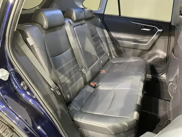 トヨタ ＲＡＶ４ ハイブリッドG 愛知県 2019(令1)年 6.1万km ダークブルーマイカ 純正9インチナビ/衝突軽減ブレーキ/レーダークルーズコントロール/ビルトインETC2.0/シートヒーター/LEDヘッドライト/バックカメラ/ドライブレコーダ/ブラインドスポットモニター/ステアリングヒーター/メモリ機能付パワーシート/電動リアゲート/フルセグTV/Bluetooth/コーナーセンサー/レーンキープアシスト/オートハイビーム/プッシュスタート/スマートキー/CD/DVD再生/ミュージックサーバー/純正フロアマット/純正18インチアルミホイール/オートライト/禁煙車/ルーフレール/4WD/合皮シート/ウィンカーミラー/電動格納ミラー/フォグランプ/オートエアコン/電動パーキングブレーキ/オートブレーキホールド/ステアリングリモコン/ロードサインアシスト/横滑り防止装置