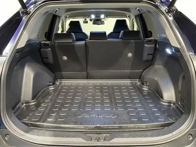 トヨタ ＲＡＶ４ ハイブリッドG 愛知県 2019(令1)年 6.1万km ダークブルーマイカ 純正9インチナビ/衝突軽減ブレーキ/レーダークルーズコントロール/ビルトインETC2.0/シートヒーター/LEDヘッドライト/バックカメラ/ドライブレコーダ/ブラインドスポットモニター/ステアリングヒーター/メモリ機能付パワーシート/電動リアゲート/フルセグTV/Bluetooth/コーナーセンサー/レーンキープアシスト/オートハイビーム/プッシュスタート/スマートキー/CD/DVD再生/ミュージックサーバー/純正フロアマット/純正18インチアルミホイール/オートライト/禁煙車/ルーフレール/4WD/合皮シート/ウィンカーミラー/電動格納ミラー/フォグランプ/オートエアコン/電動パーキングブレーキ/オートブレーキホールド/ステアリングリモコン/ロードサインアシスト/横滑り防止装置