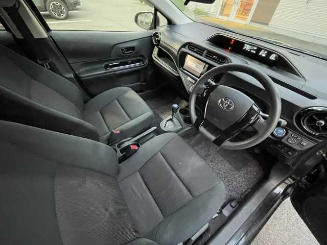 トヨタ アクア S スタイルブラック 岩手県 2017(平29)年 4.4万km ブラックマイカ ワイパーデアイサー/寒冷地仕様/オートライト/オートマチックハイビーム/純正フロアマット/純正ナビ（CD/DVD/BT/フルセグ）/バックモニター/スマートキー/ABS/電動格納ミラー/レーンキープアシスト/横滑り防止/プリクラッシュセーフティ