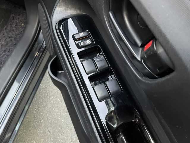 トヨタ アクア S スタイルブラック 岩手県 2017(平29)年 4.4万km ブラックマイカ ワイパーデアイサー/寒冷地仕様/オートライト/オートマチックハイビーム/純正フロアマット/純正ナビ（CD/DVD/BT/フルセグ）/バックモニター/スマートキー/ABS/電動格納ミラー/レーンキープアシスト/横滑り防止/プリクラッシュセーフティ