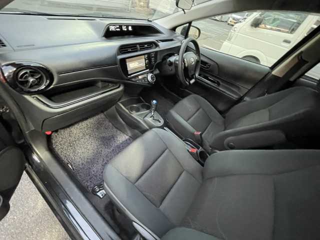 トヨタ アクア S スタイルブラック 岩手県 2017(平29)年 4.4万km ブラックマイカ ワイパーデアイサー/寒冷地仕様/オートライト/オートマチックハイビーム/純正フロアマット/純正ナビ（CD/DVD/BT/フルセグ）/バックモニター/スマートキー/ABS/電動格納ミラー/レーンキープアシスト/横滑り防止/プリクラッシュセーフティ