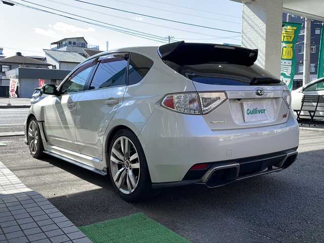 スバル インプレッサ ＷＲＸ STi 高知県 2014(平26)年 12.6万km サテンホワイトパール ７インチナビ/・フルセグＴV/・Ｂｌｕｅｔｏｏｔｈオーディオ/・ＣＤ/・バックカメラ/ＳＴＩエアロ/ＳＴＩ１８インチアルミホイール/RECAROシート/ETC/プッシュスタート/スペアキー/純正フロアマット/6速MT/４WD
