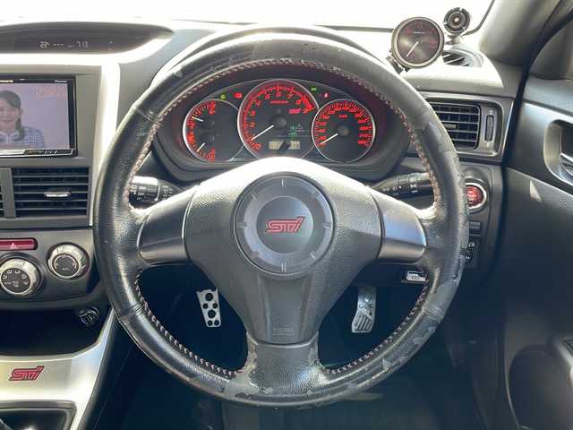 スバル インプレッサ ＷＲＸ STi 高知県 2014(平26)年 12.6万km サテンホワイトパール ７インチナビ/・フルセグＴV/・Ｂｌｕｅｔｏｏｔｈオーディオ/・ＣＤ/・バックカメラ/ＳＴＩエアロ/ＳＴＩ１８インチアルミホイール/RECAROシート/ETC/プッシュスタート/スペアキー/純正フロアマット/6速MT/４WD