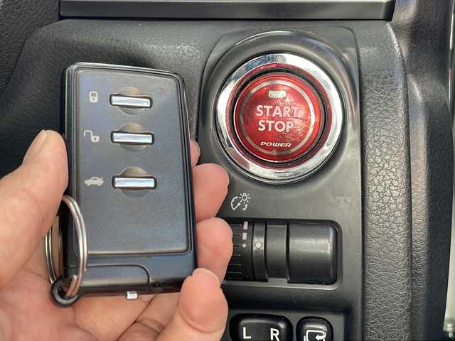 スバル インプレッサ ＷＲＸ STi 高知県 2014(平26)年 12.6万km サテンホワイトパール ７インチナビ/・フルセグＴV/・Ｂｌｕｅｔｏｏｔｈオーディオ/・ＣＤ/・バックカメラ/ＳＴＩエアロ/ＳＴＩ１８インチアルミホイール/RECAROシート/ETC/プッシュスタート/スペアキー/純正フロアマット/6速MT/４WD