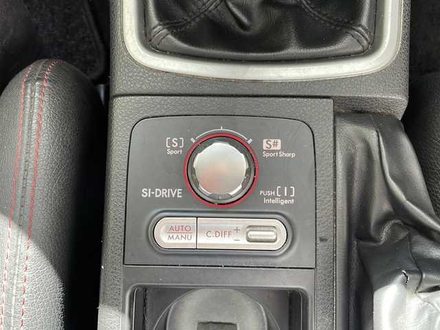 スバル インプレッサ ＷＲＸ STi 高知県 2014(平26)年 12.6万km サテンホワイトパール ７インチナビ/・フルセグＴV/・Ｂｌｕｅｔｏｏｔｈオーディオ/・ＣＤ/・バックカメラ/ＳＴＩエアロ/ＳＴＩ１８インチアルミホイール/RECAROシート/ETC/プッシュスタート/スペアキー/純正フロアマット/6速MT/４WD