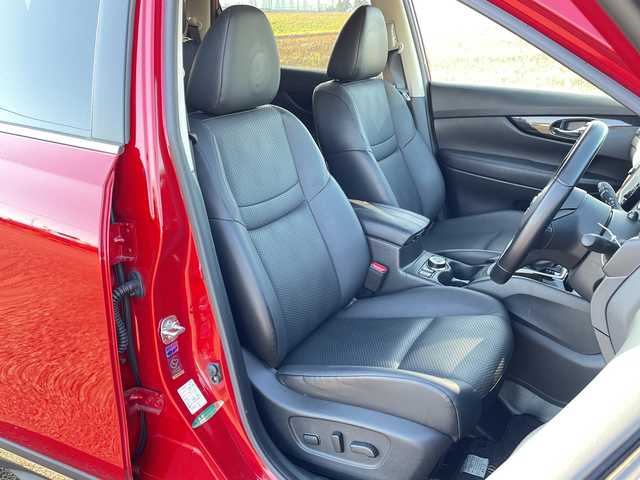 日産 エクストレイル 20Xi Vセレクション 新潟県 2020(令2)年 2.1万km ガーネットレッド 4WD/純正9インチSDナビ(MM520D-L)/CD/DVD/BD/フルセグテレビ/ミュージックサーバー/全方位カメラ/ETC/ドライブレコーダー/衝突被害軽減ブレーキ/レーンキープアシスト/レーダークルーズコントロール/革シート/パワーシート/シートヒーター/ステアリングスイッチ/パワーバックドア/コーナーセンサー/スマートキー/プッシュスタート/LEDヘッドライト/オートライト/フォグランプ/純正18インチアルミホイール