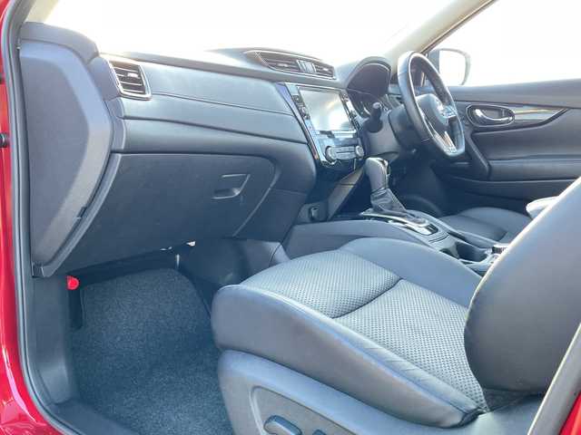 日産 エクストレイル 20Xi Vセレクション 新潟県 2020(令2)年 2.1万km ガーネットレッド 4WD/純正9インチSDナビ(MM520D-L)/CD/DVD/BD/フルセグテレビ/ミュージックサーバー/全方位カメラ/ETC/ドライブレコーダー/衝突被害軽減ブレーキ/レーンキープアシスト/レーダークルーズコントロール/革シート/パワーシート/シートヒーター/ステアリングスイッチ/パワーバックドア/コーナーセンサー/スマートキー/プッシュスタート/LEDヘッドライト/オートライト/フォグランプ/純正18インチアルミホイール