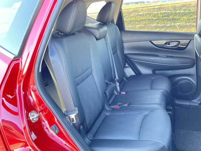 日産 エクストレイル 20Xi Vセレクション 新潟県 2020(令2)年 2.1万km ガーネットレッド 4WD/純正9インチSDナビ(MM520D-L)/CD/DVD/BD/フルセグテレビ/ミュージックサーバー/全方位カメラ/ETC/ドライブレコーダー/衝突被害軽減ブレーキ/レーンキープアシスト/レーダークルーズコントロール/革シート/パワーシート/シートヒーター/ステアリングスイッチ/パワーバックドア/コーナーセンサー/スマートキー/プッシュスタート/LEDヘッドライト/オートライト/フォグランプ/純正18インチアルミホイール