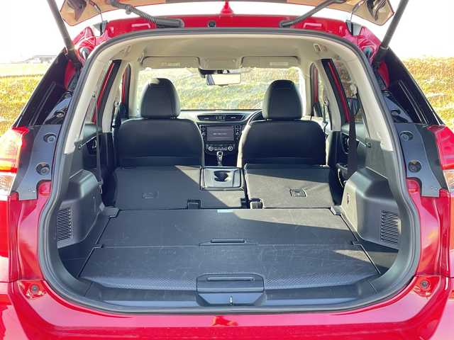 日産 エクストレイル 20Xi Vセレクション 新潟県 2020(令2)年 2.1万km ガーネットレッド 4WD/純正9インチSDナビ(MM520D-L)/CD/DVD/BD/フルセグテレビ/ミュージックサーバー/全方位カメラ/ETC/ドライブレコーダー/衝突被害軽減ブレーキ/レーンキープアシスト/レーダークルーズコントロール/革シート/パワーシート/シートヒーター/ステアリングスイッチ/パワーバックドア/コーナーセンサー/スマートキー/プッシュスタート/LEDヘッドライト/オートライト/フォグランプ/純正18インチアルミホイール