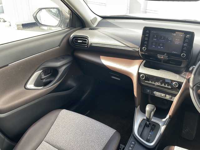 トヨタ ヤリスクロス ハイブリッド Z 三重県 2021(令3)年 4.2万km ブラックマイカ/ホワイトパールクリスタルシャイン 2トーン 純正ナビ/バックカメラ/純正ドラレコ/ビルトインETC/クリアランスソナー/レーダークルコン/シートヒーター/パワーシート/ハーフレザー/USB給電/LEDオートライト/電子パーキング/セーフティーセンス/DRIVE　MODE/オートリトラウィンカーミラー/禁煙車