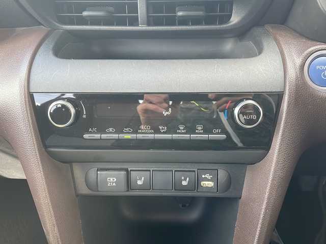 トヨタ ヤリスクロス ハイブリッド Z 三重県 2021(令3)年 4.2万km ブラックマイカ/ホワイトパールクリスタルシャイン 2トーン 純正ナビ/バックカメラ/純正ドラレコ/ビルトインETC/クリアランスソナー/レーダークルコン/シートヒーター/パワーシート/ハーフレザー/USB給電/LEDオートライト/電子パーキング/セーフティーセンス/DRIVE　MODE/オートリトラウィンカーミラー/禁煙車