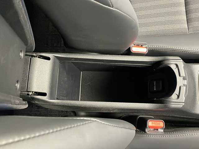 トヨタ アクア Z 秋田県 2023(令5)年 0.8万km プラチナホワイトパールマイカ 4WD/寒冷地仕様/セーフティセンス/モデリスタエアロ/純正ナビ /フルセグTV/パーキングサポートブレーキ /レーダークルーズコントロール /モデリスタAW　/全方位カメラ　/バックカメラ/運転席パワーシート /ステアリングヒーター /ライトレベライザー/フロントワイパーデアイサー/ライトレベライザー/横滑り防止装置/PCTA/AC100V/オートマチックハイビーム/オートライト/プッシュスタート/USBポート/クリアランスソナー/衝突被害軽減システム/前席シートヒーター/ハーフレザーシート/スマートキー/スペアキー有/レーンキープアシスト/ステアリングリモコン/革巻きステアリング/電格ミラー/純正フロアマット/コーナーセンサー