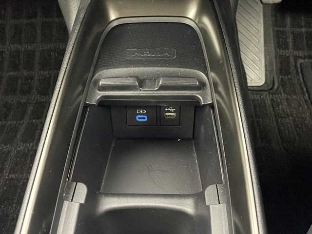 トヨタ アクア Z 秋田県 2023(令5)年 0.8万km プラチナホワイトパールマイカ 4WD/寒冷地仕様/セーフティセンス/モデリスタエアロ/純正ナビ /フルセグTV/パーキングサポートブレーキ /レーダークルーズコントロール /モデリスタAW　/全方位カメラ　/バックカメラ/運転席パワーシート /ステアリングヒーター /ライトレベライザー/フロントワイパーデアイサー/ライトレベライザー/横滑り防止装置/PCTA/AC100V/オートマチックハイビーム/オートライト/プッシュスタート/USBポート/クリアランスソナー/衝突被害軽減システム/前席シートヒーター/ハーフレザーシート/スマートキー/スペアキー有/レーンキープアシスト/ステアリングリモコン/革巻きステアリング/電格ミラー/純正フロアマット/コーナーセンサー