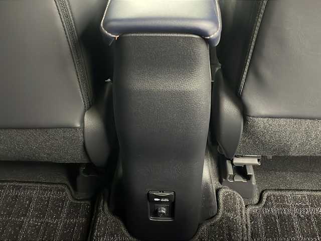 トヨタ アクア Z 秋田県 2023(令5)年 0.8万km プラチナホワイトパールマイカ 4WD/寒冷地仕様/セーフティセンス/モデリスタエアロ/純正ナビ /フルセグTV/パーキングサポートブレーキ /レーダークルーズコントロール /モデリスタAW　/全方位カメラ　/バックカメラ/運転席パワーシート /ステアリングヒーター /ライトレベライザー/フロントワイパーデアイサー/ライトレベライザー/横滑り防止装置/PCTA/AC100V/オートマチックハイビーム/オートライト/プッシュスタート/USBポート/クリアランスソナー/衝突被害軽減システム/前席シートヒーター/ハーフレザーシート/スマートキー/スペアキー有/レーンキープアシスト/ステアリングリモコン/革巻きステアリング/電格ミラー/純正フロアマット/コーナーセンサー