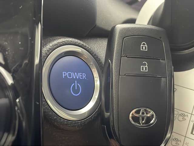 トヨタ アクア Z 秋田県 2023(令5)年 0.8万km プラチナホワイトパールマイカ 4WD/寒冷地仕様/セーフティセンス/モデリスタエアロ/純正ナビ /フルセグTV/パーキングサポートブレーキ /レーダークルーズコントロール /モデリスタAW　/全方位カメラ　/バックカメラ/運転席パワーシート /ステアリングヒーター /ライトレベライザー/フロントワイパーデアイサー/ライトレベライザー/横滑り防止装置/PCTA/AC100V/オートマチックハイビーム/オートライト/プッシュスタート/USBポート/クリアランスソナー/衝突被害軽減システム/前席シートヒーター/ハーフレザーシート/スマートキー/スペアキー有/レーンキープアシスト/ステアリングリモコン/革巻きステアリング/電格ミラー/純正フロアマット/コーナーセンサー