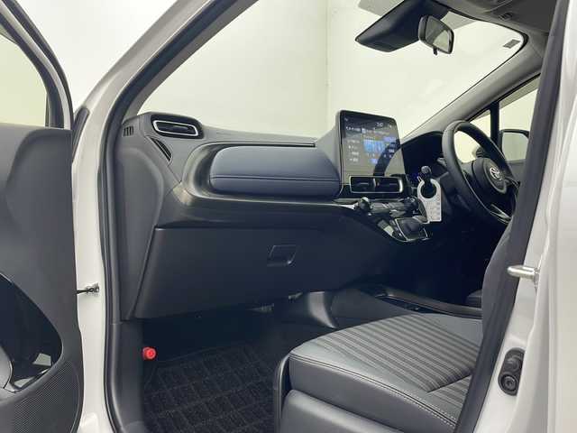 トヨタ アクア Z 秋田県 2023(令5)年 0.8万km プラチナホワイトパールマイカ 4WD/寒冷地仕様/セーフティセンス/モデリスタエアロ/純正ナビ /フルセグTV/パーキングサポートブレーキ /レーダークルーズコントロール /モデリスタAW　/全方位カメラ　/バックカメラ/運転席パワーシート /ステアリングヒーター /ライトレベライザー/フロントワイパーデアイサー/ライトレベライザー/横滑り防止装置/PCTA/AC100V/オートマチックハイビーム/オートライト/プッシュスタート/USBポート/クリアランスソナー/衝突被害軽減システム/前席シートヒーター/ハーフレザーシート/スマートキー/スペアキー有/レーンキープアシスト/ステアリングリモコン/革巻きステアリング/電格ミラー/純正フロアマット/コーナーセンサー