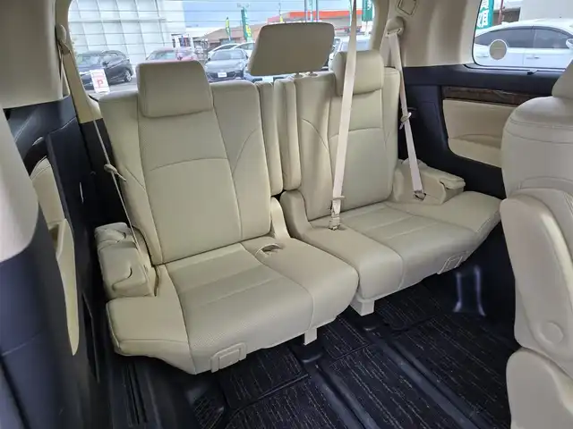 トヨタ ヴェルファイア V 鹿児島県 2018(平30)年 5.6万km ホワイトパールクリスタルシャイン 両側パワースライドドア　/純正ＳＤナビ（ＮＳＺＮ－Ｚ６８Ｔ）　/Ｂｌｕｅｔｏｏｔｈオーディオ　/ビルトインＥＴＣ　/レーダークルーズコントロール　/トヨタセーフティセンス　/Ｄ＋Ｎ席シートヒーター　/Ｄ＋Ｎ席ベンチレーション/D+N席パワーシート/レーントレーシングアシスト/リヤクロストラフィックアラート/ブラインドスポットモニター/純正アルミホイール(17インチ)/前後コーナーセンサー/LEDヘッドライト/プッシュスタート/スマートキー/エアバッグ(W+サイド)/カーテンエアバッグ