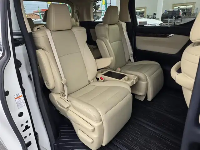 トヨタ ヴェルファイア V 鹿児島県 2018(平30)年 5.6万km ホワイトパールクリスタルシャイン 両側パワースライドドア　/純正ＳＤナビ（ＮＳＺＮ－Ｚ６８Ｔ）　/Ｂｌｕｅｔｏｏｔｈオーディオ　/ビルトインＥＴＣ　/レーダークルーズコントロール　/トヨタセーフティセンス　/Ｄ＋Ｎ席シートヒーター　/Ｄ＋Ｎ席ベンチレーション/D+N席パワーシート/レーントレーシングアシスト/リヤクロストラフィックアラート/ブラインドスポットモニター/純正アルミホイール(17インチ)/前後コーナーセンサー/LEDヘッドライト/プッシュスタート/スマートキー/エアバッグ(W+サイド)/カーテンエアバッグ